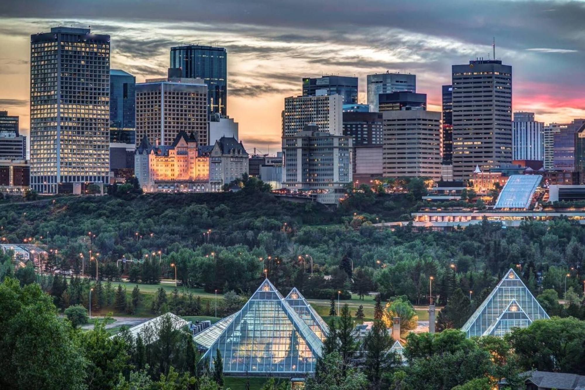 Central 2Br Near Unveristy And Whyte Ave 埃德蒙顿 外观 照片