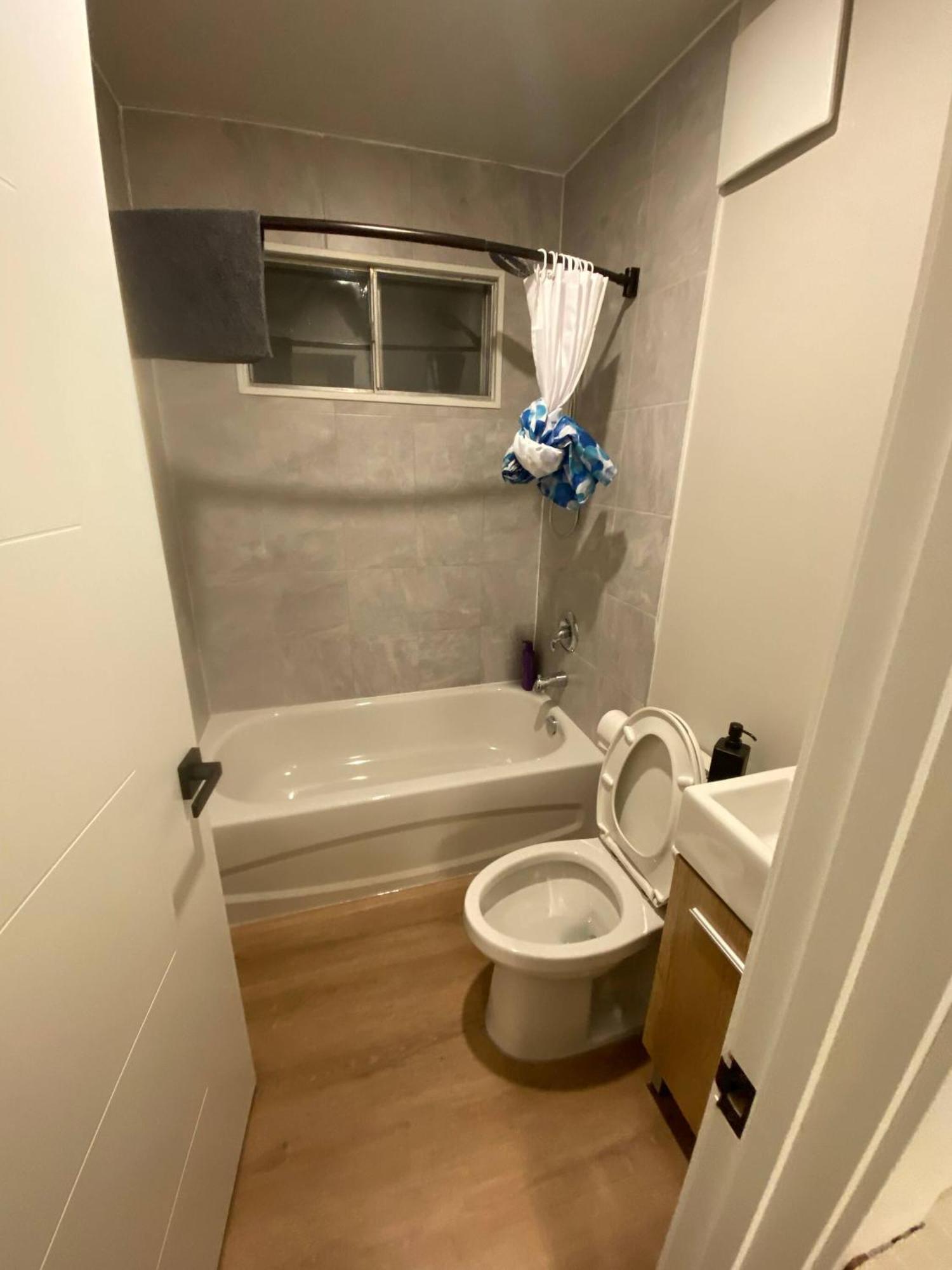 Central 2Br Near Unveristy And Whyte Ave 埃德蒙顿 外观 照片