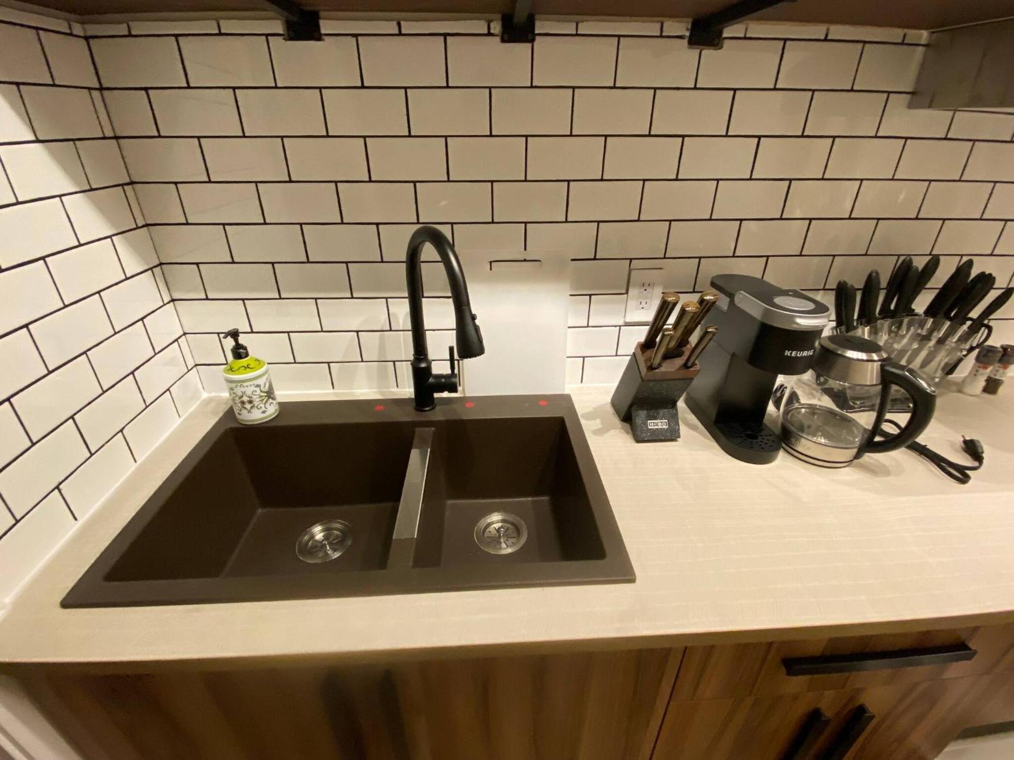 Central 2Br Near Unveristy And Whyte Ave 埃德蒙顿 外观 照片